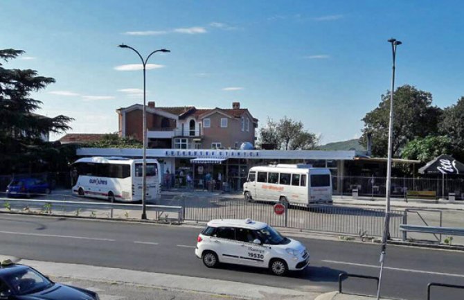 Autobuska stanica u Herceg Novom radila bez licence u periodu od 30.03.2023 godine do 22.11.2024 godine. as hn